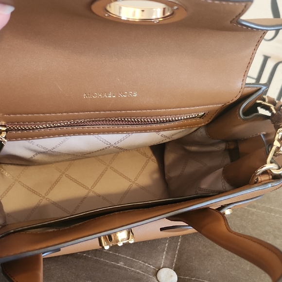 Michael Kors Carmen Tote - Picture 6 of 16